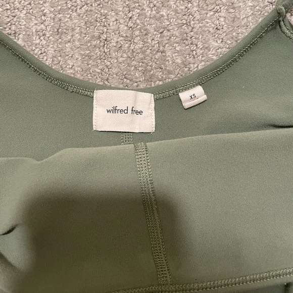 Aritzia Wilfred Free 7” romper - Picture 4 of 5